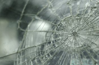vetro rotto da incidente